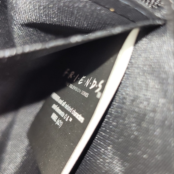 F•R•I•E•N•D•S zip-around wallet - Picture 3 of 16